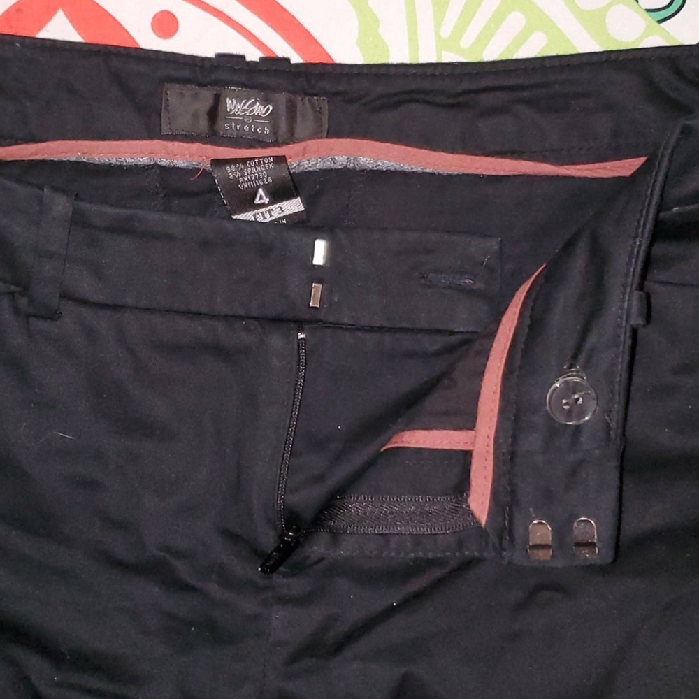 Shorts - Picture 2 of 4